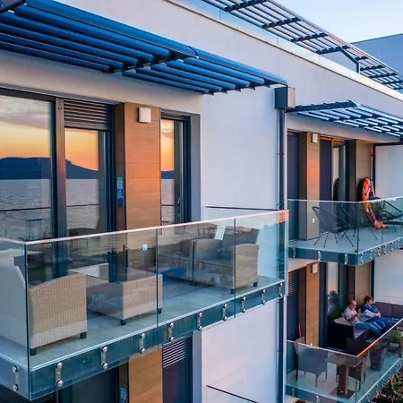 At The And View Apartament